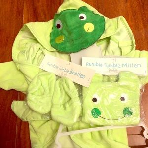 NWT frog baby bath set